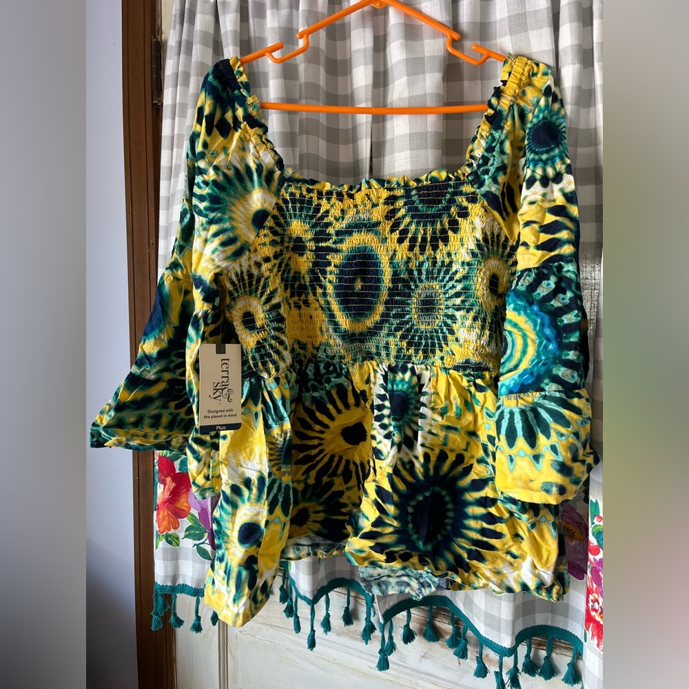 3/$25- NWT! Tye Dye, flowy, bell sleeve top.